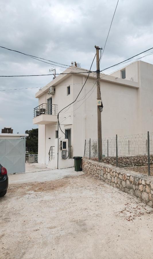 Petros Rooms Himare Luaran gambar