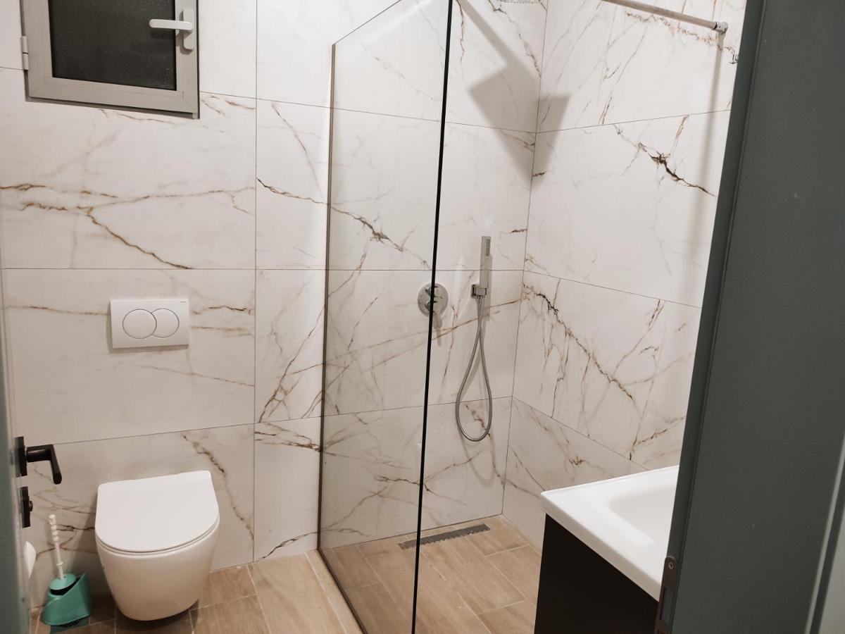 Petros Rooms Himare Luaran gambar