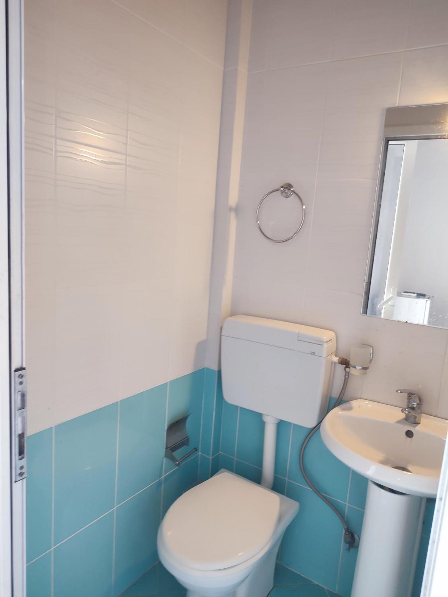 Petros Rooms Himare Bilik gambar