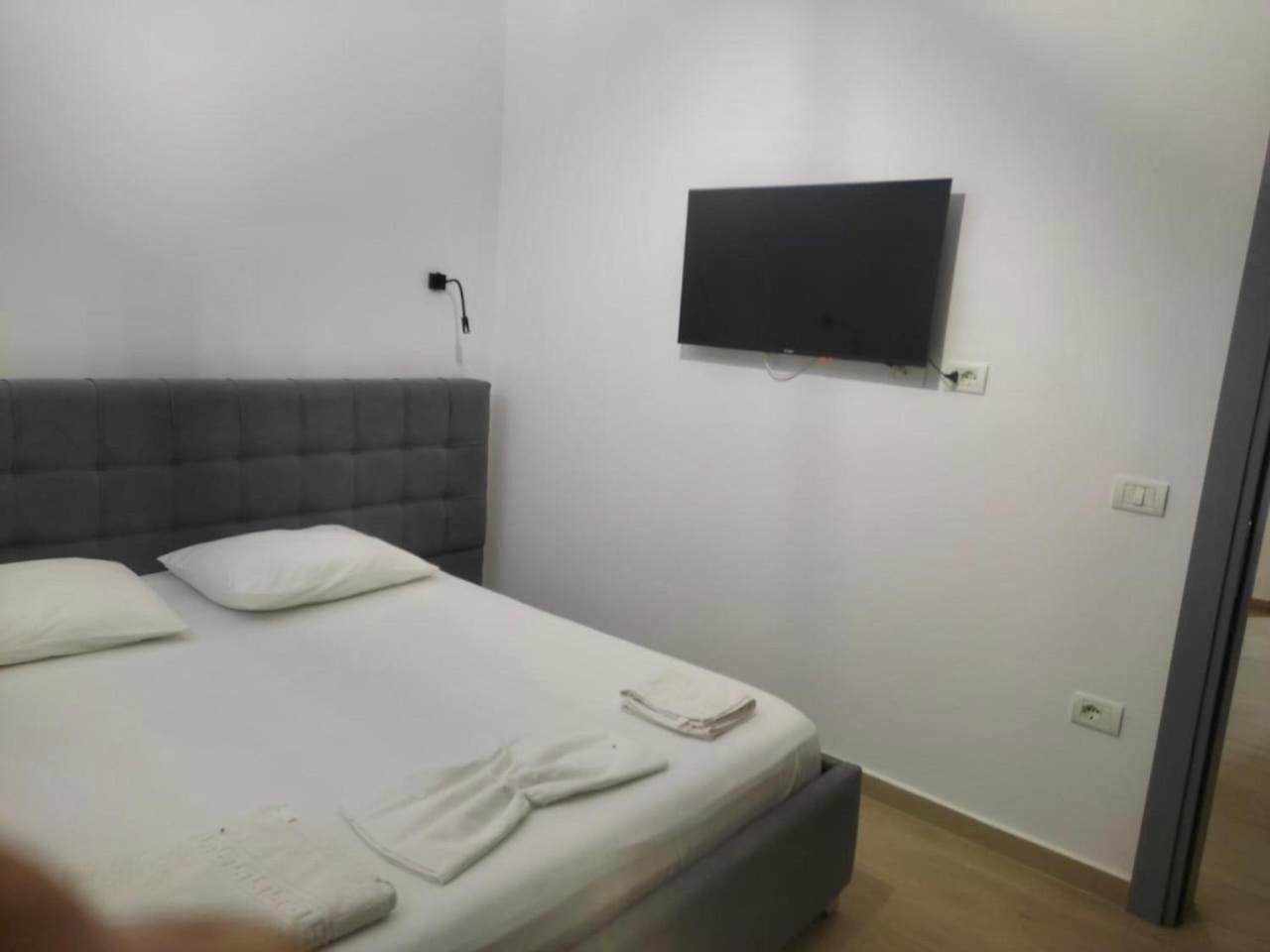 Petros Rooms Himare Luaran gambar
